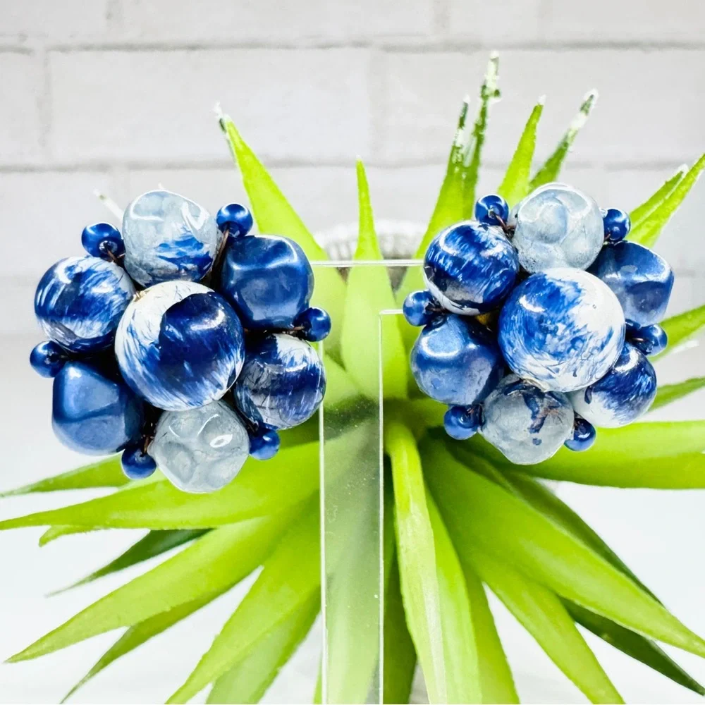Vintage 60s Hong Kong Blue White Swirl Plastic Bead Cluster Clip On Earrings